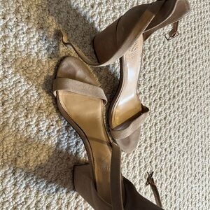 Vince Camuto Women's nude suede heels size 9